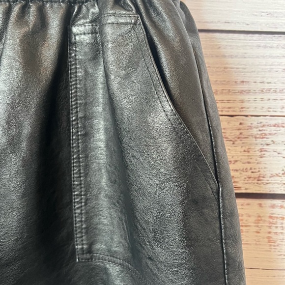 FAUX LEATHER ELASTIC HIGH WAIST PAPER BAG WOMENS SHORTS NWT XL - Picture 5 of 13